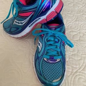 LIKE NEW - SAUCONY GUIDE 7 Running Shoes